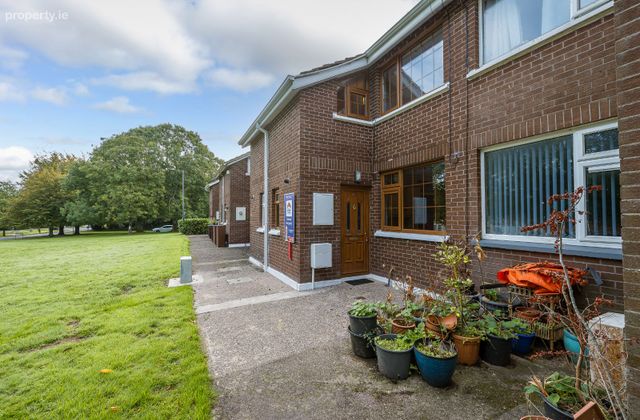 95 White Oaks, Wilton, Co. Cork - Click to view photos