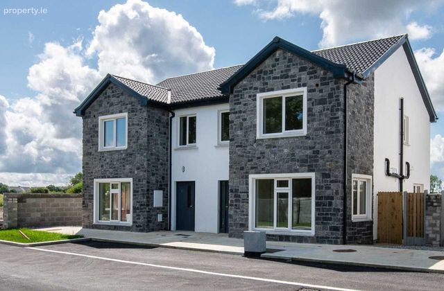 Pairc Cluain Ghamhna, Athlone, Co. Roscommon, Athlone, Co. Roscommon - Click to view photos