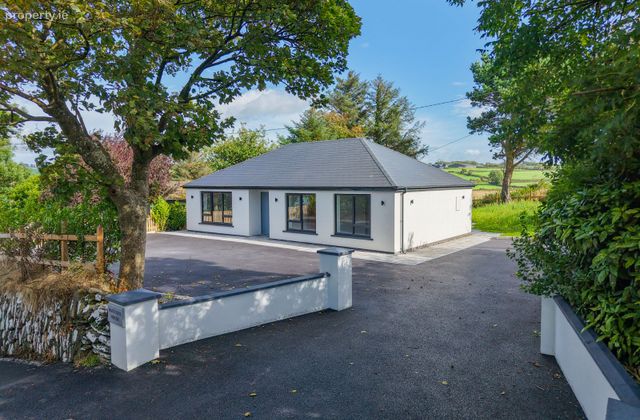 Daffodil House, Ahidelake, Middle Ring, Clonakilty, Co. Cork - Click to view photos