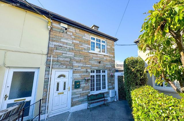 11 Dixons Villas, Glasthule, Co. Dublin - Click to view photos