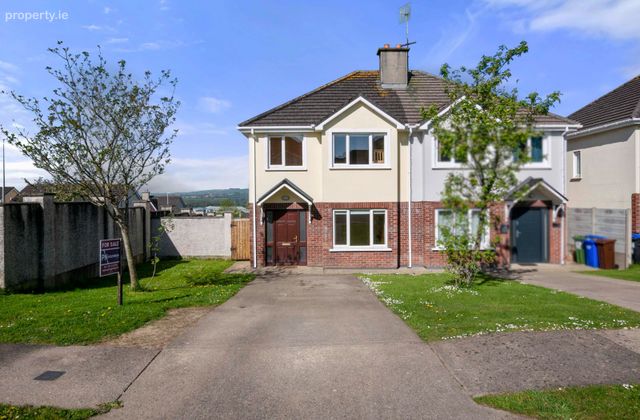 16 Bellevue Heights, New Ross, Co. Wexford - Click to view photos