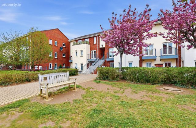 45 Skelligs Court, Waterville, Blanchardstown, Dublin 15 - Click to view photos