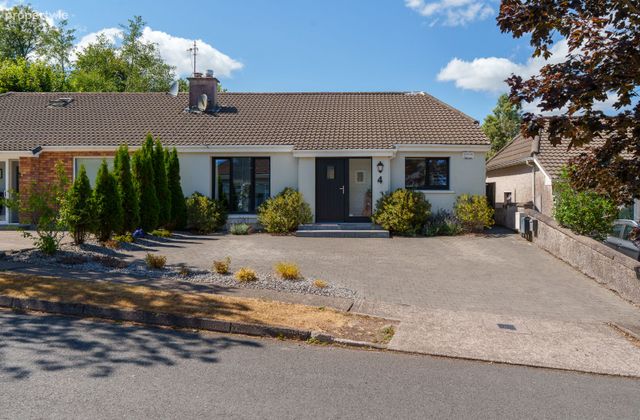 4 Manor Lawn, Thornbury View, Rochestown, Co. Cork - Click to view photos