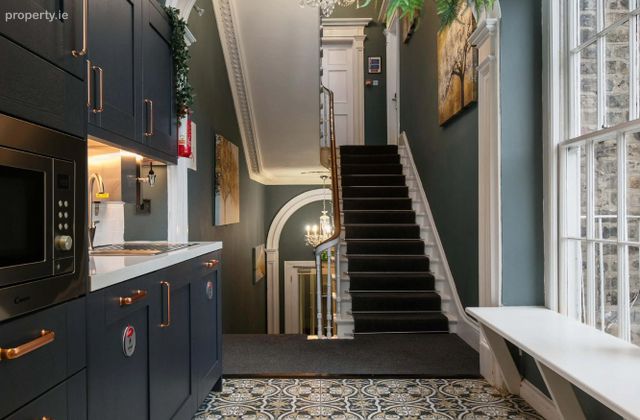 Mount Street Upper, Dublin 2 - Click to view photos