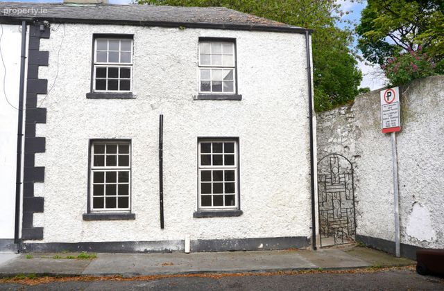 12 The Crescent, Donnybrook Road, Donnybrook, Dublin 4 - Click to view photos