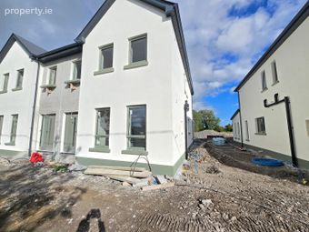 2 Cuirt Ghallagh, Castleblakeney, Co. Galway - Image 2