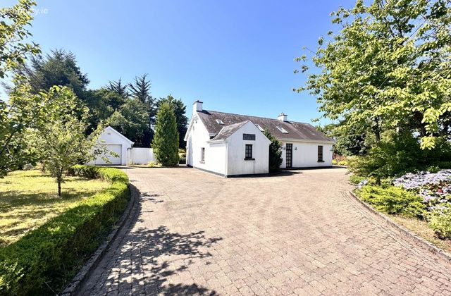 An Sean Scoil, Farravaun, Oughterard, Galway, Co. Galway, Derryerglinna, Co. Galway - Click to view photos