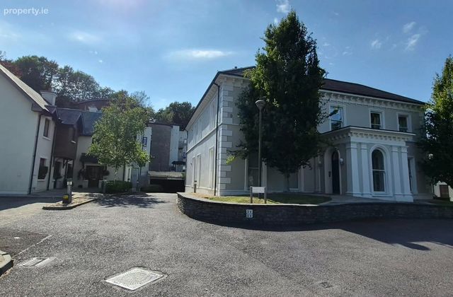 27 Douglas House, Maryborough Hill, Rochestown, Co. Cork - Click to view photos