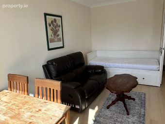 22 Clyde House, Ballsbridge Court, Serpentine Aven, Dublin 4 - Image 2