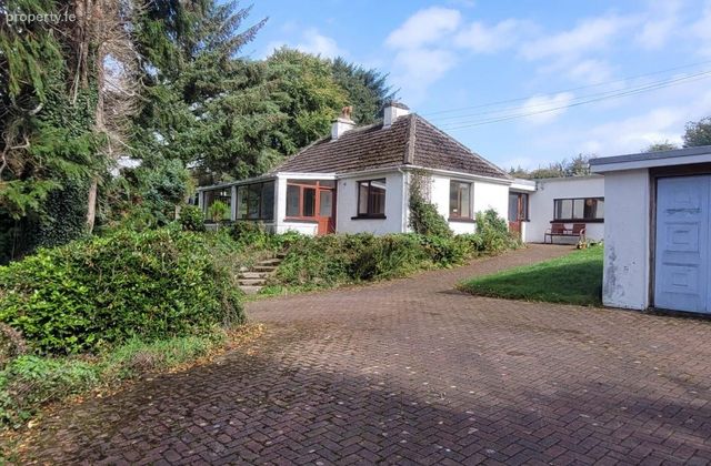 Lakeside Cottage Corrigeencor, Dromahair, Co. Leitrim - Click to view photos