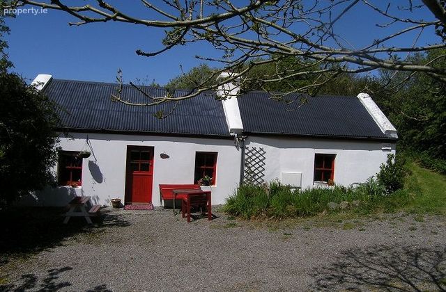 Apple Tree Cottage, Drom West, Glenbeigh, Co. Kerry - Click to view photos