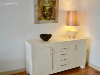 Apt 7, Block 10, Gallery Quay, Dublin 2 - Image 4