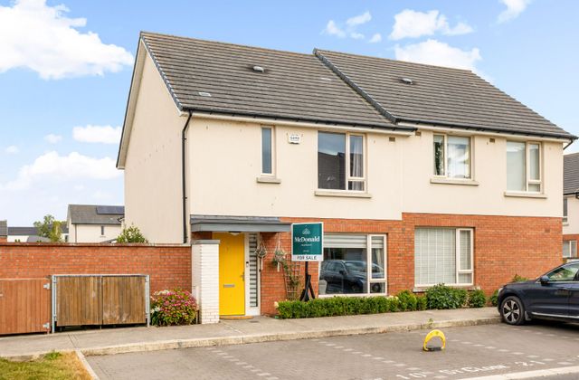 10 Stratton Close, Adamstown Square, Lucan, Co. Dublin - Click to view photos