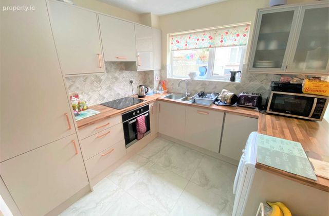 Ashfield Grove, Huntstown, Dublin 15 - House Share, Huntstown, Dublin 15 - Click to view photos