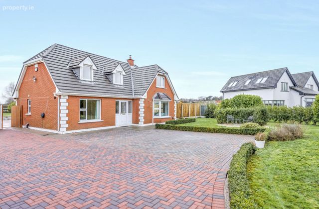 Three Roses, Posie Row, Kinsealy, Co. Dublin - Click to view photos