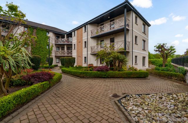 34 Ronayn's Court, Rochestown, Co. Cork - Click to view photos