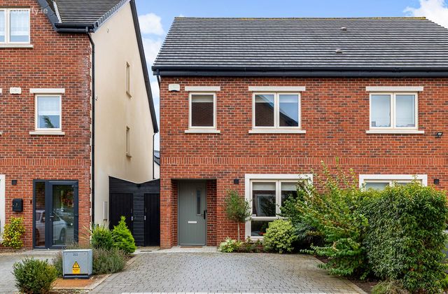 5 Shackleton Glen, Lucan, Co. Dublin, Lucan, Co. Dublin - Click to view photos