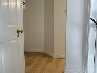 Apartment 10, Dean's Court, Christchurch Square, B, Christchurch, Dublin 8 - Image 5