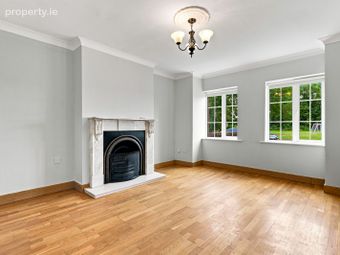 10 Warrenstown Walk, Mulhuddart, Mulhuddart, Dublin 15 - Image 2