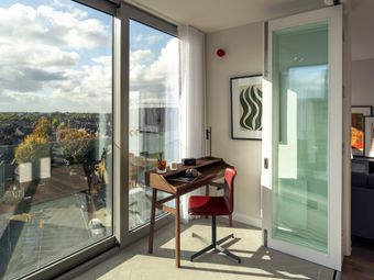 Apt 18 Gate House, The Locks, Charlemont Square, Dublin 2 - Image 4