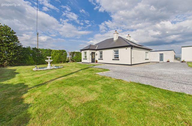 Cashelmeehan, Four Mile House, Roscommon, Co. Roscommon, Four Mile House, Co. Roscommon - Click to view photos