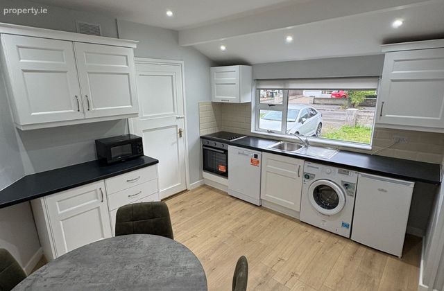 3 Bed Semi-detached, Mountdown Park, Dublin 12, Templeogue, Dublin 6w - Click to view photos