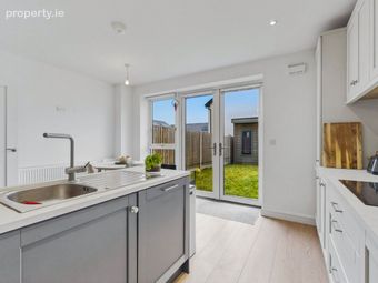 18 The Courtyard, Kilmartin Grove, Hollystown, Dublin 15 - Image 5