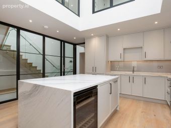 4 Pembroke Lane, Ballsbridge, Dublin 4 - Image 2