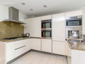 Apartment, Shrewsbury Square, Sandymount, Dublin 4 - Image 2