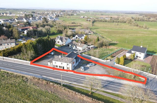 Chariot Lounge, Corskeagh, Frenchpark, Frenchpark, Co. Roscommon - Click to view photos