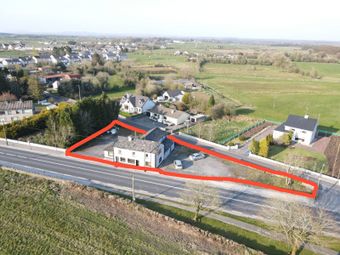 Chariot Lounge, Corskeagh, Frenchpark, Frenchpark, Co. Roscommon