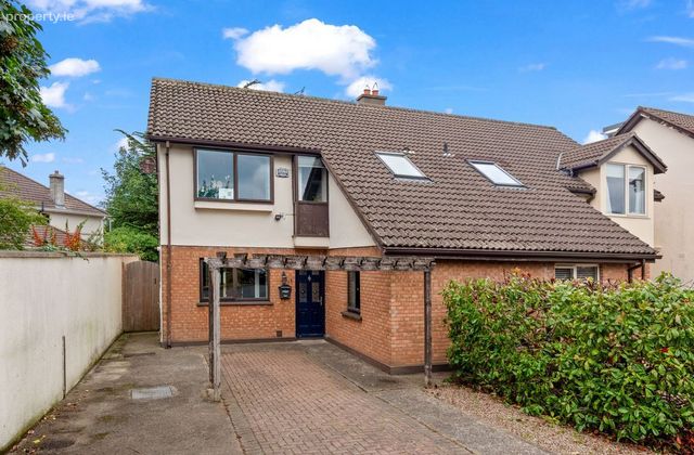 13 Stradbrook Grove, Blackrock, Monkstown, Co. Dublin - Click to view photos