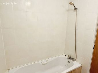 Apartment 18, The Lodge, The Oaks, Classes Lake, Ballincollig, Co. Cork - Image 5