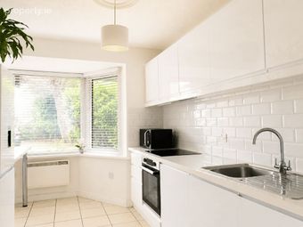 100 White Oaks, Roebuck Road, Clonskeagh, Dublin 14 - Image 2