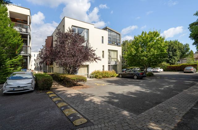 Apartment 42, Eaglewood, Rochestown Avenue, Sallynoggin, Co. Dublin - Click to view photos