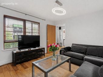68 Hunters Walk, Hunterswood, Ballycullen, Dublin 24 - Image 3