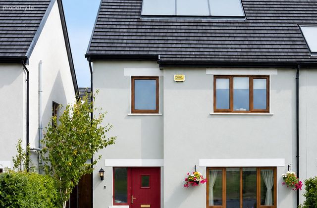 5 Woodview, Fionn Laoi, Carrigrohane, Co. Cork - Click to view photos