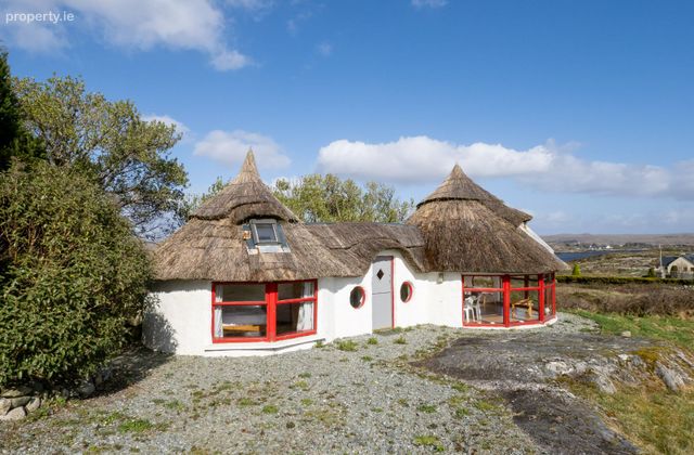 Cladhnach, Carraroe, Casla, Co. Galway - Click to view photos