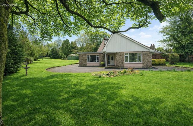Dysart Cross, Dysart, Stradbally, Co. Laois, Stradbally, Co. Laois - Click to view photos