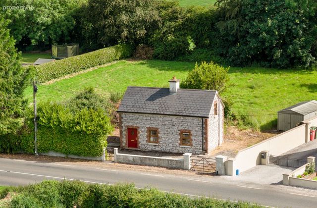 Ballytrasna, Fermoy, Co. Cork - Click to view photos