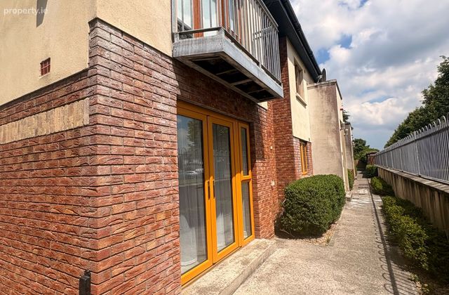 Apartment 13, Saint Maelruan's Courtyard, Oldbawn, Dublin 24 - Click to view photos