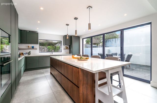 Woodlawn Park, Dun Laoghaire, Glenageary, Co. Dublin - Click to view photos