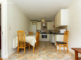 7 Castle Lawn, Kilgobbin Wood, Leopardstown, Dublin 18 - Image 3