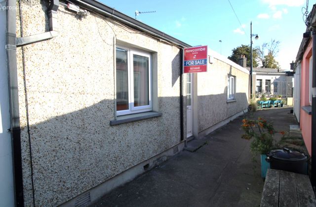 24 Kirwan Street Cottages, Stoneybatter, Dublin 7 - Click to view photos