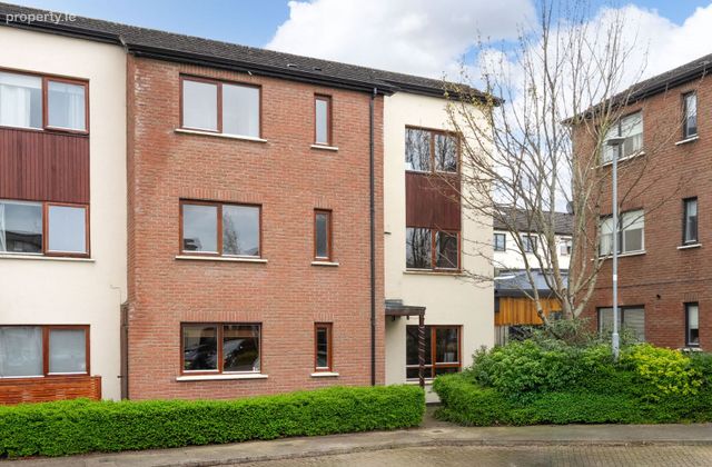 68 Hunters Walk, Hunters Wood, Ballycullen, Dublin 24 - Click to view photos
