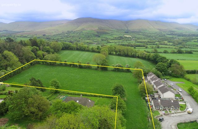 Lisvarrinane, Glen of Aherlow, Co. Tipperary - Click to view photos