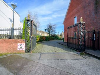 16 Douglas Close, Douglas, Co. Cork - Image 5