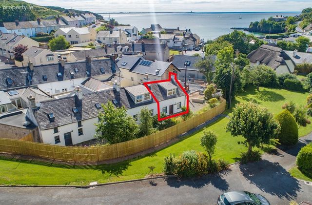 Caisle&aacute;in &Oacute;ir, 1 Glenview Terrace, Dunmore East, Co. Waterford - Click to view photos