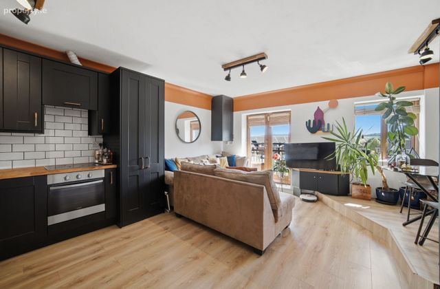 7 Russell Crescent, Russell Square, Tallaght, Dublin 24 - Click to view photos