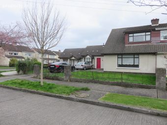 16 Castle Grove, Clondalkin, Dublin 22 - Image 2